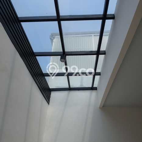 Rumah Modern 4 KT di Taman Kopo Indah Bandung Semi Furnished Rumah Modern 4 KT di Taman Kopo Indah Bandung Semi Furnished
