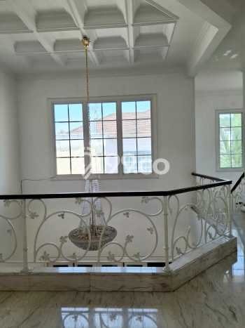 Dijual Rumah Mewah Elegan Dengan View Cantik di Legenda Wisata, Bogor Dijual Rumah Mewah Elegan Dengan View Cantik di Legenda Wisata, Bogor