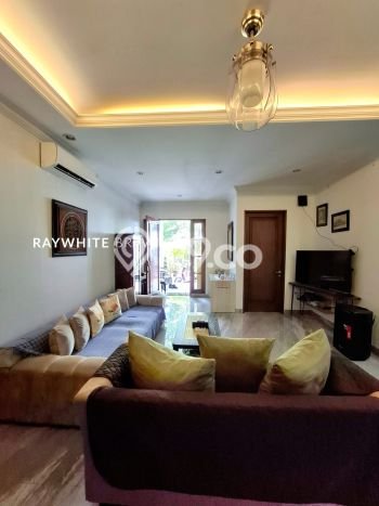 Rumah Elit Modern Siap Huni di Lebak Bulus Jakarta Selatan Rumah Elit Modern Siap Huni di Lebak Bulus Jakarta Selatan
