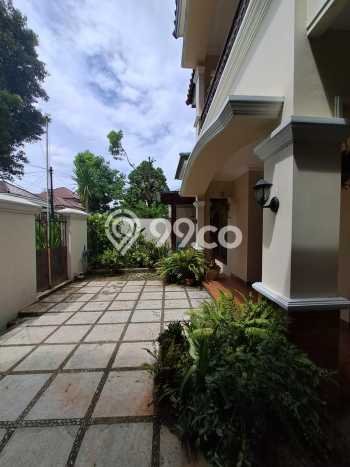 Rumah Mewah LT 280m² Dekat Fasilitas Umum di Kebayoran Baru, Jakarta Selatan Rumah Mewah LT 280m² Dekat Fasilitas Umum di Kebayoran Baru, Jakarta Selatan