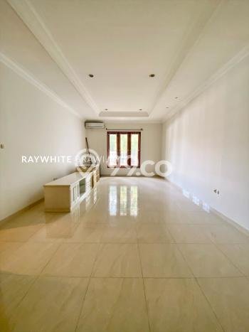 Ready to Use! Premium House LT 650m2 Desain Modern di Kuningan Ready to Use! Premium House LT 650m2 Desain Modern di Kuningan