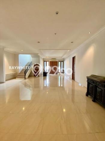 Ready to Use! Premium House LT 650m2 Desain Modern di Kuningan Ready to Use! Premium House LT 650m2 Desain Modern di Kuningan