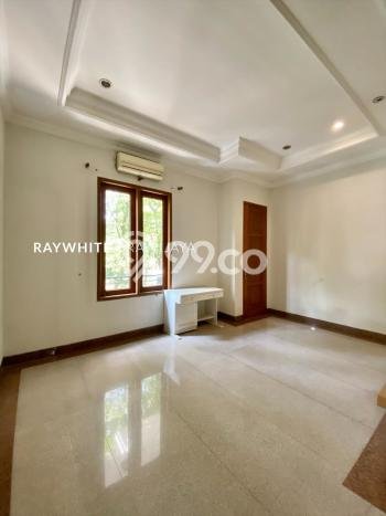 Ready to Use! Premium House LT 650m2 Desain Modern di Kuningan Ready to Use! Premium House LT 650m2 Desain Modern di Kuningan