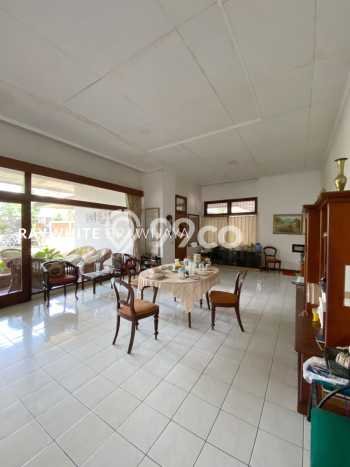 Ready to Use! Luxury House LT 985m2 Desain Elegan di Kemang Ready to Use! Luxury House LT 985m2 Desain Elegan di Kemang
