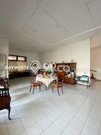 Ready to Use! Luxury House LT 985m2 Desain Elegan di Kemang Ready to Use! Luxury House LT 985m2 Desain Elegan di Kemang