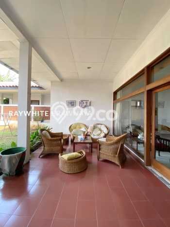 Ready to Use! Luxury House LT 985m2 Desain Elegan di Kemang Ready to Use! Luxury House LT 985m2 Desain Elegan di Kemang