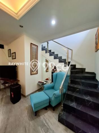 Rumah Elit Modern Siap Huni di Lebak Bulus Jakarta Selatan Rumah Elit Modern Siap Huni di Lebak Bulus Jakarta Selatan