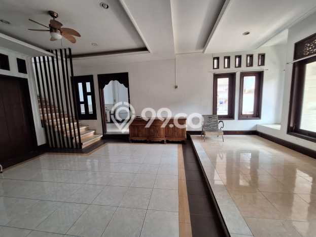 Disewakan! Rumah 6 Kamar Tidur &
2 Kamar Mandi di Dalung, Badung Disewakan! Rumah 6 Kamar Tidur &
2 Kamar Mandi di Dalung, Badung