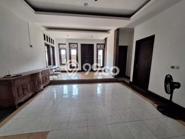 Disewakan! Rumah 6 Kamar Tidur &
2 Kamar Mandi di Dalung, Badung Disewakan! Rumah 6 Kamar Tidur &
2 Kamar Mandi di Dalung, Badung