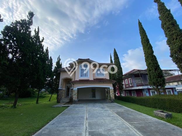 Vila di Cipanas, Area 505m2m², Lingkungan Nyaman Vila di Cipanas, Area 505m2m², Lingkungan Nyaman