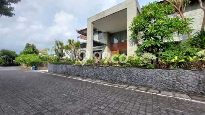 For Sale! Luxury House LT 844m2 Desain Elegan di Jimbaran For Sale! Luxury House LT 844m2 Desain Elegan di Jimbaran