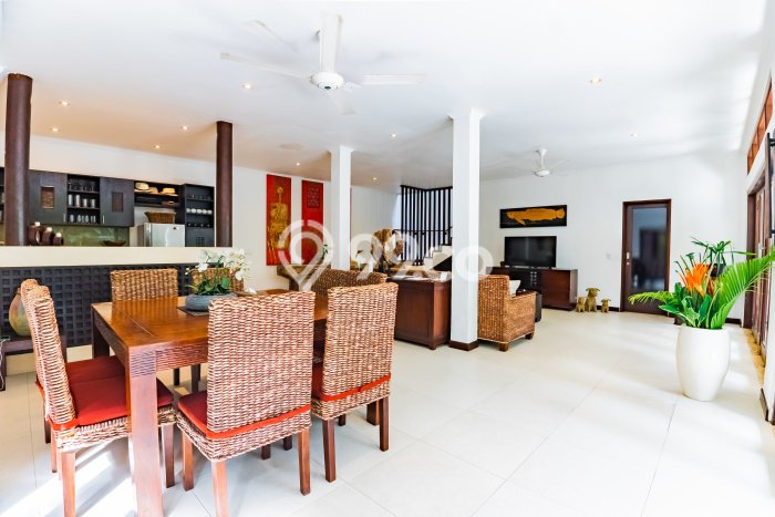 LOKASI TERBAIK! Vila di , Dimensi 235m2m², Lokasi Strategis dengan akses mudah LOKASI TERBAIK! Vila di , Dimensi 235m2m², Lokasi Strategis dengan akses mudah