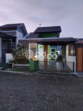 Rumah Disewakan Semarang LT 145m2 LB 65m2 Area Candi Golf Rumah Disewakan Semarang LT 145m2 LB 65m2 Area Candi Golf