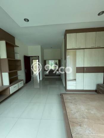 INVESTASI TEPAT! Rumah di Batam Kota, Luas 270m2m² LB 333m2m² INVESTASI TEPAT! Rumah di Batam Kota, Luas 270m2m² LB 333m2m²