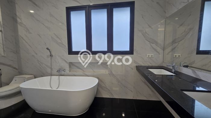 For Sale! Luxury House LT 249m2 Desain Elegan di BSD City For Sale! Luxury House LT 249m2 Desain Elegan di BSD City