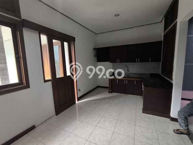 Lokasi strategis! Rumah siap pakai dikontrakkan di Batununggal LB 400m2 Lokasi strategis! Rumah siap pakai dikontrakkan di Batununggal LB 400m2