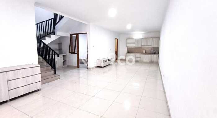 Rumah Kawasan BKR, LT 140m2m², Bangunan 200m2m² Rumah Kawasan BKR, LT 140m2m², Bangunan 200m2m²