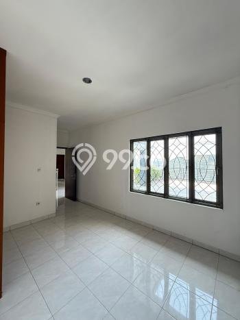 Rumah Strategis di Cilengkrang, Dekat Kawasan Bisnis, Bandung - 4 Kamar Tidur Rumah Strategis di Cilengkrang, Dekat Kawasan Bisnis, Bandung - 4 Kamar Tidur