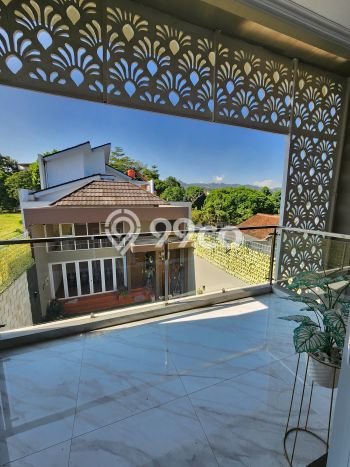 Rumah di Cidadap, Bandung, Luas 210m² LB 278m² Rumah di Cidadap, Bandung, Luas 210m² LB 278m²