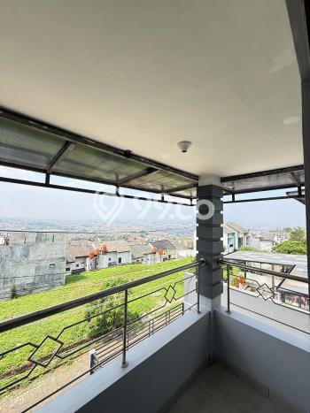 Rumah Strategis di Cilengkrang, Dekat Kawasan Bisnis, Bandung - 4 Kamar Tidur Rumah Strategis di Cilengkrang, Dekat Kawasan Bisnis, Bandung - 4 Kamar Tidur