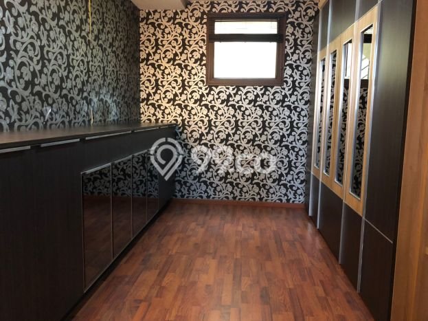 RARE UNIT! Rumah kawasan Ciumbuleuit, 2 KM, Pemandangan Indah, Luas 175m2m² Bangunan 300m2m² RARE UNIT! Rumah kawasan Ciumbuleuit, 2 KM, Pemandangan Indah, Luas 175m2m² Bangunan 300m2m²
