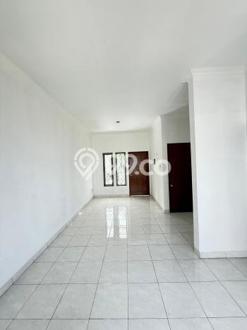 Rumah Strategis di Cilengkrang, Dekat Kawasan Bisnis, Bandung - 4 Kamar Tidur Rumah Strategis di Cilengkrang, Dekat Kawasan Bisnis, Bandung - 4 Kamar Tidur