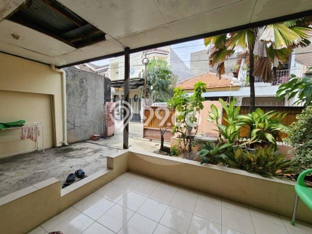 Rumah Mewah LB 140m2 Siap Huni Desain Elegan di Tomang, Jakarta Barat Rumah Mewah LB 140m2 Siap Huni Desain Elegan di Tomang, Jakarta Barat