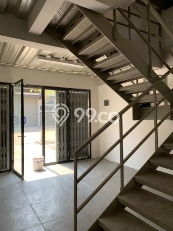 Unit Gudang Paling Strategis di Tangerang Tangerang dengan LB 274m2 Unit Gudang Paling Strategis di Tangerang Tangerang dengan LB 274m2