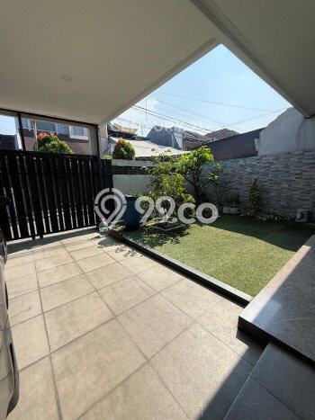 Rumah Mewah LB 400m2 Siap Pakai Desain Elegan di Buah Batu, Bandung Rumah Mewah LB 400m2 Siap Pakai Desain Elegan di Buah Batu, Bandung