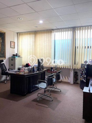 Ruko Dijual di Jakarta Barat LT 98m2 & LB 294m2 Lokasi Terbaik! Ruko Dijual di Jakarta Barat LT 98m2 & LB 294m2 Lokasi Terbaik!