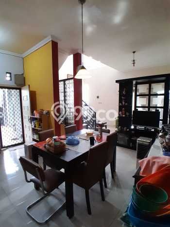Rumah Strategis Modern Lb 180m2 di Rungkut, Surabaya Rumah Strategis Modern Lb 180m2 di Rungkut, Surabaya