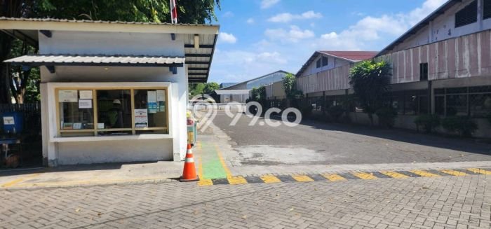 Gudang Disewa di Surabaya dengan LB 9600m2 Area Komersial Ramai Gudang Disewa di Surabaya dengan LB 9600m2 Area Komersial Ramai