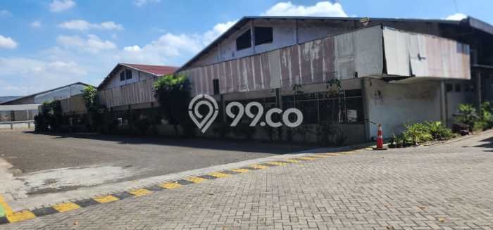 Gudang Disewa di Surabaya dengan LB 9600m2 Area Komersial Ramai Gudang Disewa di Surabaya dengan LB 9600m2 Area Komersial Ramai