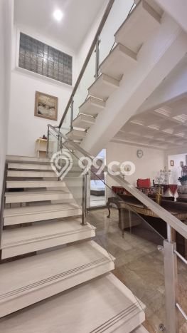 Lokasi strategis! Rumah siap huni dikontrakkan di Menteng LB 1100m2 Lokasi strategis! Rumah siap huni dikontrakkan di Menteng LB 1100m2