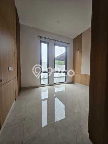 Jual Rumah Mewah Elegan Dengan View Cantik di Modernland, Tangerang Jual Rumah Mewah Elegan Dengan View Cantik di Modernland, Tangerang