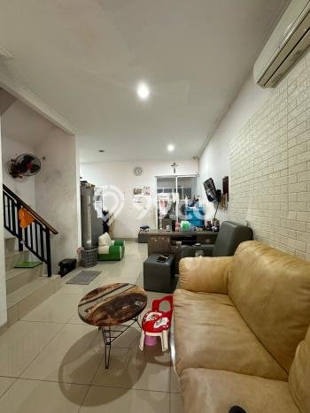 Rumah Elit Modern Tanpa Renovasi di Green Lake City Jakarta Barat Rumah Elit Modern Tanpa Renovasi di Green Lake City Jakarta Barat
