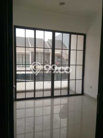 Disewakan! Rumah 2 Kamar Tidur &
2 Kamar Mandi di Green Lake City, Jakarta Barat Disewakan! Rumah 2 Kamar Tidur &
2 Kamar Mandi di Green Lake City, Jakarta Barat