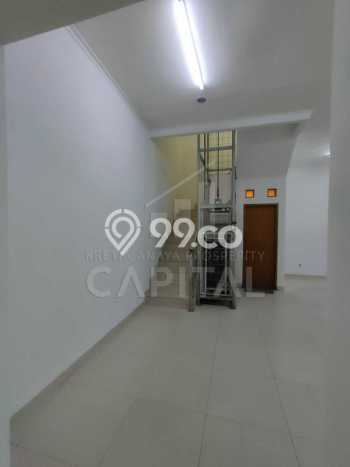 Ruko Dijual di Bandung LT 129m2 & LB 197m2 Lokasi Terbaik! Ruko Dijual di Bandung LT 129m2 & LB 197m2 Lokasi Terbaik!