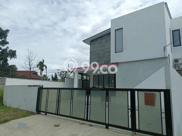 Rumah Modern 7 Kamar Siap Huni di , Dekat Pusat Perbelanjaan, Bandung Rumah Modern 7 Kamar Siap Huni di , Dekat Pusat Perbelanjaan, Bandung
