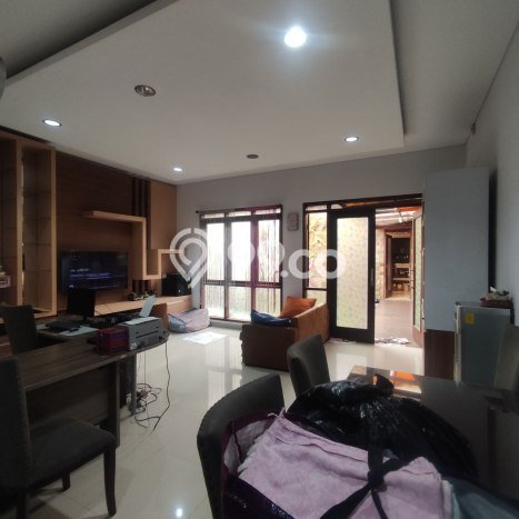 Rumah Berkualitas Batununggal, Bandung, Luas 180m2m² Bangunan 240m2m² Rumah Berkualitas Batununggal, Bandung, Luas 180m2m² Bangunan 240m2m²