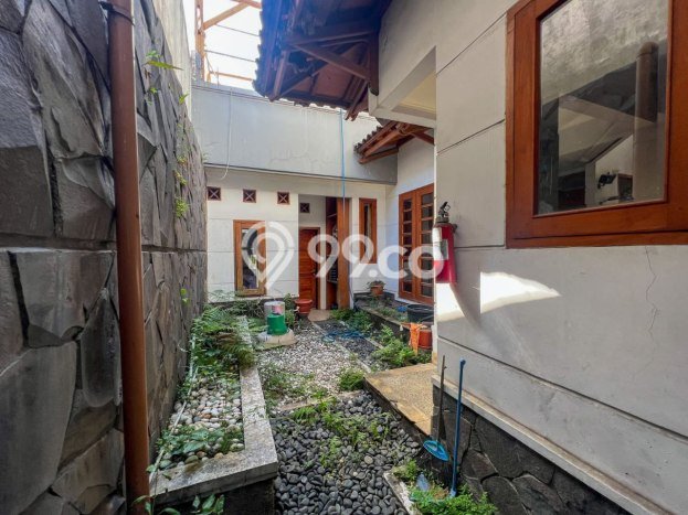 Rumah LT 260m2m² / LB 400m2m² di Lokasi Batununggal, Bandung Rumah LT 260m2m² / LB 400m2m² di Lokasi Batununggal, Bandung