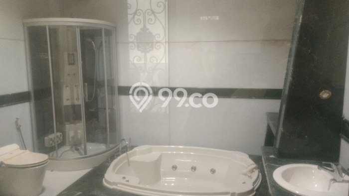 Rumah Terawat area Batununggal, Bandung, Luas Tanah 450m2m², LB 700m2m² Rumah Terawat area Batununggal, Bandung, Luas Tanah 450m2m², LB 700m2m²