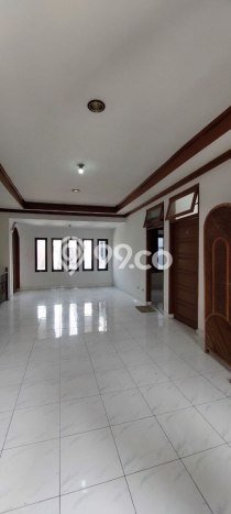 Rumah Berkualitas Batununggal, Bandung, LT 220m2m² LB 400m2m² Rumah Berkualitas Batununggal, Bandung, LT 220m2m² LB 400m2m²