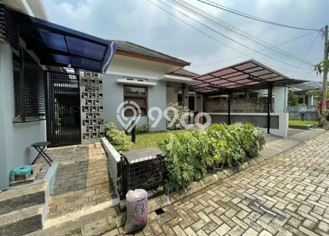 SEGERA MILIKI! Rumah area Setra Duta, Bandung, Luas 161m² Bangunan 82m² SEGERA MILIKI! Rumah area Setra Duta, Bandung, Luas 161m² Bangunan 82m²