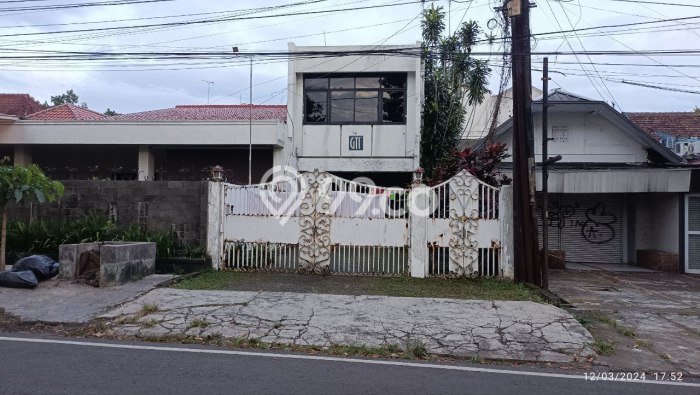 HARGA SPESIAL! Rumah Modern area Bandung Wetan, Bandung, Luas 170m2m² LB 250m2m² BISA KPR! HARGA SPESIAL! Rumah Modern area Bandung Wetan, Bandung, Luas 170m2m² LB 250m2m² BISA KPR!