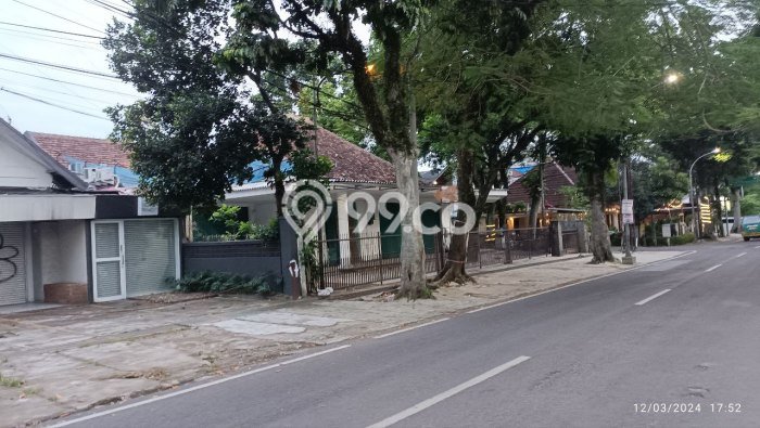 HARGA SPESIAL! Rumah Modern area Bandung Wetan, Bandung, Luas 170m2m² LB 250m2m² BISA KPR! HARGA SPESIAL! Rumah Modern area Bandung Wetan, Bandung, Luas 170m2m² LB 250m2m² BISA KPR!