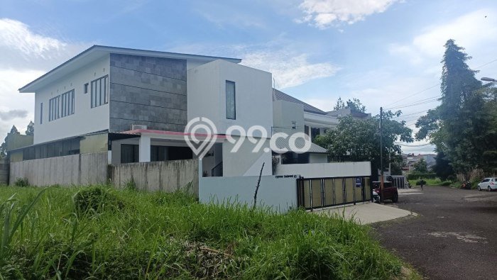 Rumah Modern 7 Kamar Siap Huni di , Dekat Pusat Perbelanjaan, Bandung Rumah Modern 7 Kamar Siap Huni di , Dekat Pusat Perbelanjaan, Bandung
