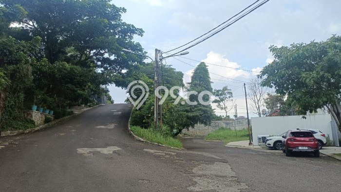 Rumah Modern 7 Kamar Siap Huni di , Dekat Pusat Perbelanjaan, Bandung Rumah Modern 7 Kamar Siap Huni di , Dekat Pusat Perbelanjaan, Bandung