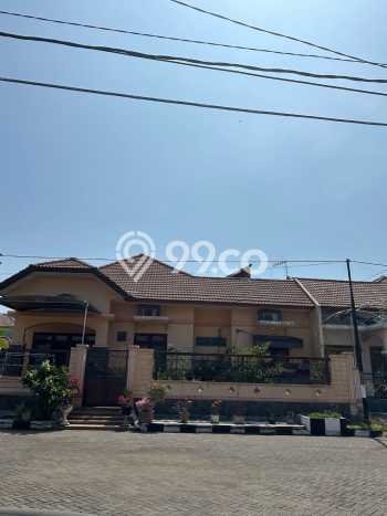 Rumah Elit LB 270m2 Siap Huni Desain Elegan di Mulyosari, Surabaya Rumah Elit LB 270m2 Siap Huni Desain Elegan di Mulyosari, Surabaya