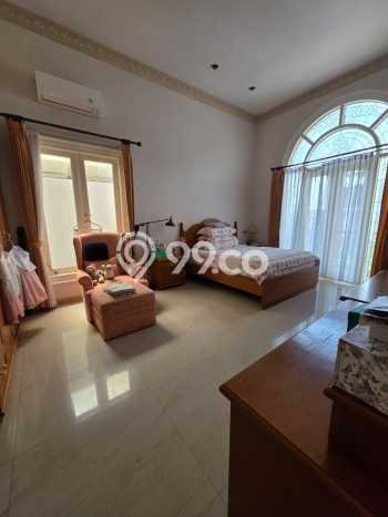 Rumah Elit Modern Tanpa Renovasi di Pakuwon Indah Surabaya Rumah Elit Modern Tanpa Renovasi di Pakuwon Indah Surabaya